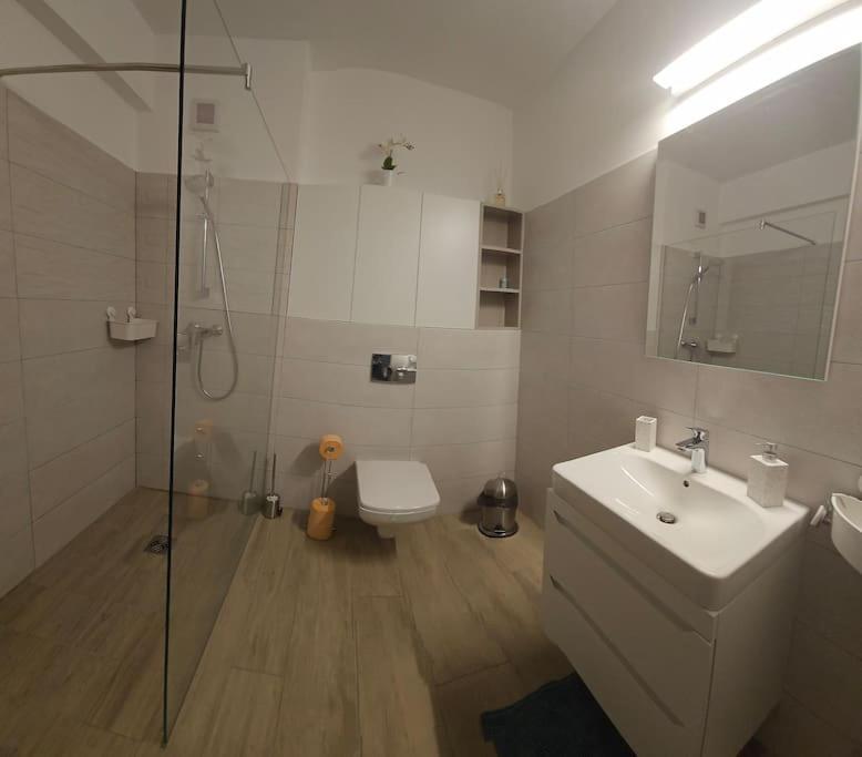 Ewa Green Towers Питешти Экстерьер фото